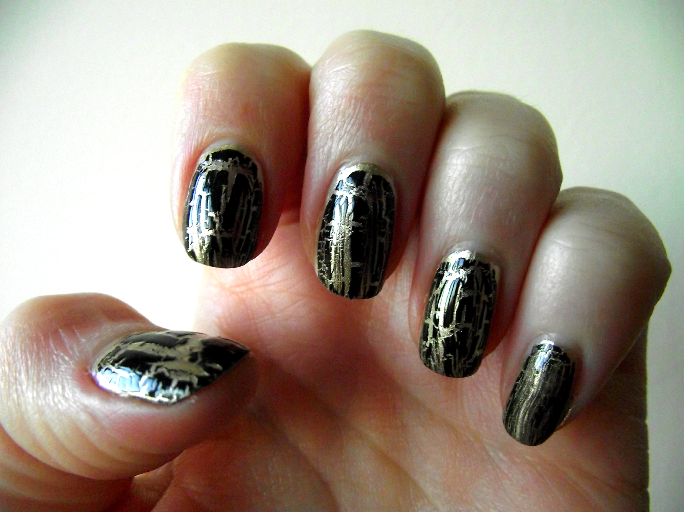 I used one coat of the Barry M Instant Nail Effects foil varnish in '320′